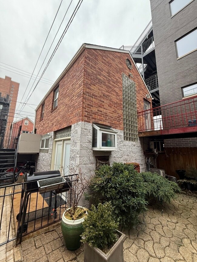 Photo - 1423 W Walton St