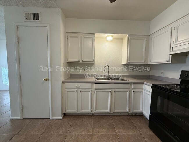 Photo - 1905 N Center St Unit 1