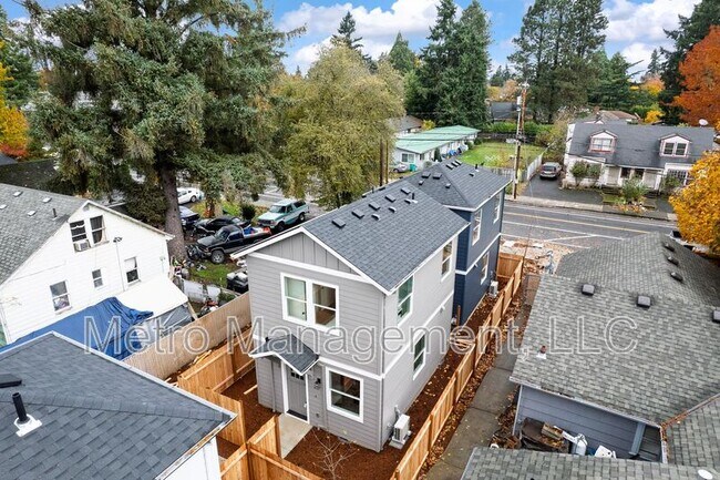 Photo - 12096 SE Market St