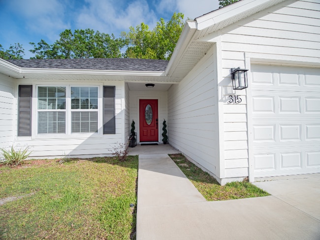 Photo - 315 Lindale Glen