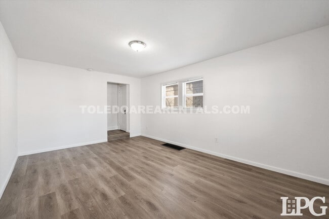 Photo - 3683 Upton Ave