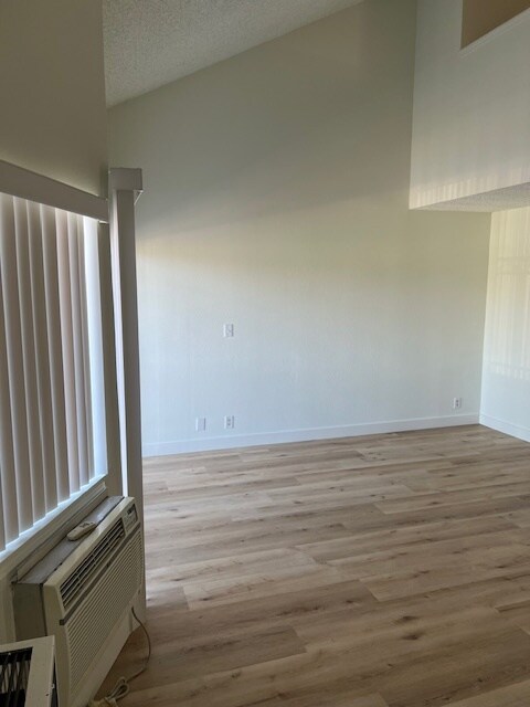 Photo - 6827 Whitsett Ave Apartamentos