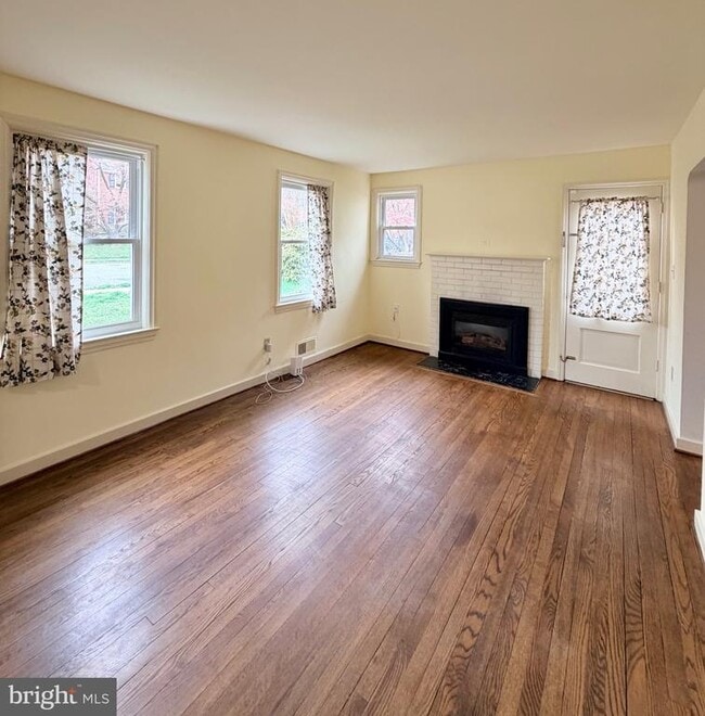 Photo - 6031 9th St N