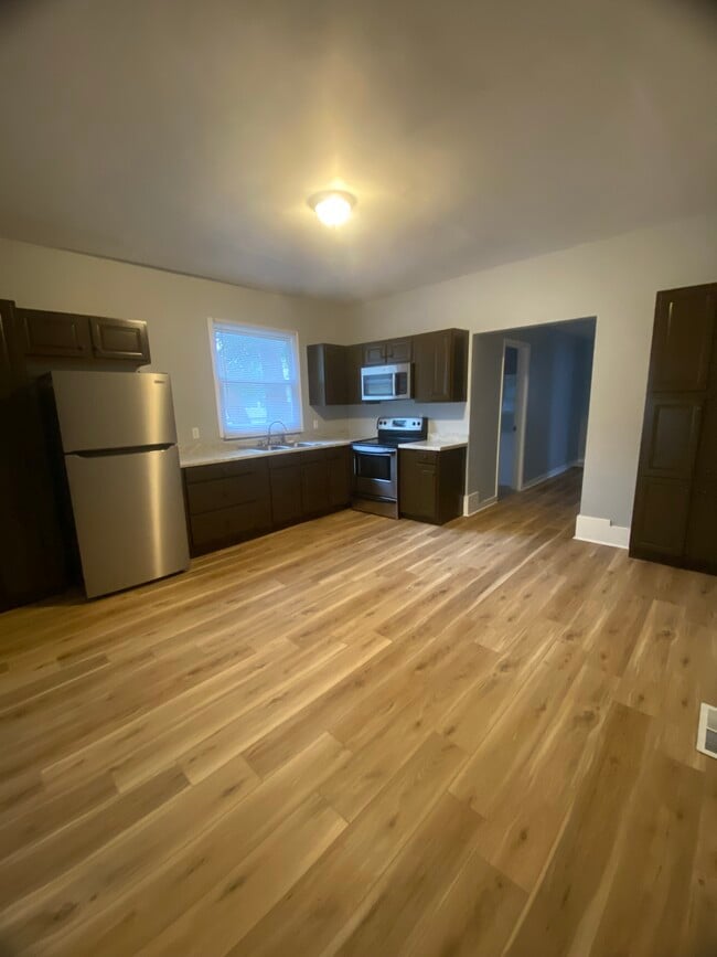 Building Photo - 2717 Slevin St Unit 1