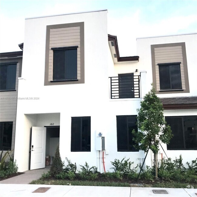 Building Photo - 382 NE 208th Ter Rental