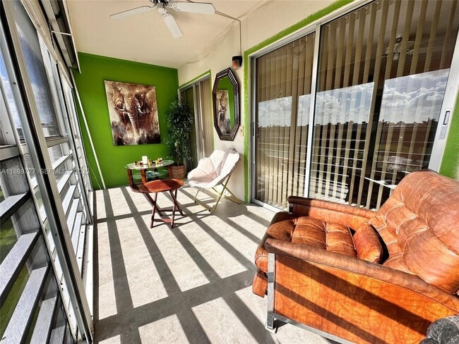 Building Photo - 4029 Hythe B Unit 4029