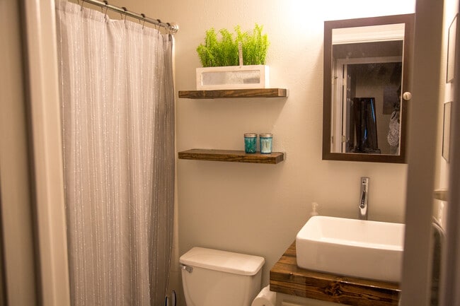 Photo - 1907 E 19th St