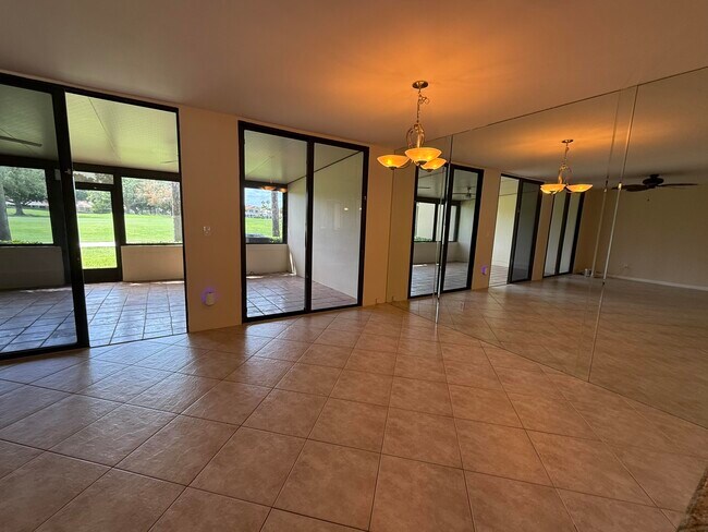 Photo - 717 Windermere Way