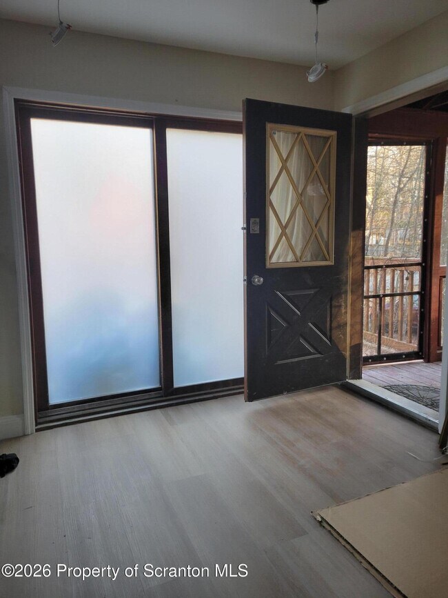 Photo - 353 Saunders Dr