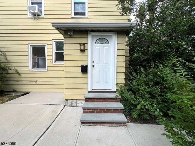 Building Photo - 420 Lakeview Ave Unit 1 Rental
