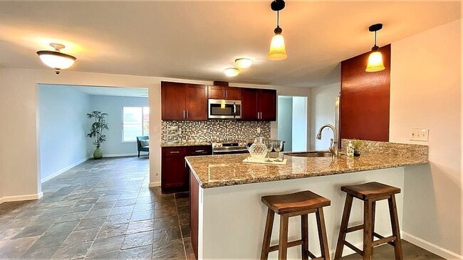 Photo - 1272 Kina St