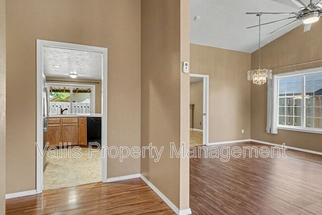Photo - 1075 Mildred Ln SE