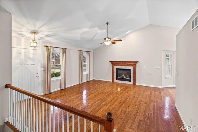 Photo - 18 Crabapple Ln