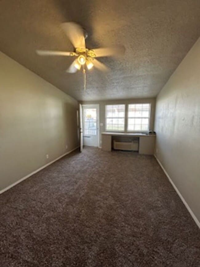 Photo - 1 Bedroom, 1 Bathroom SpringTree Gardens C...