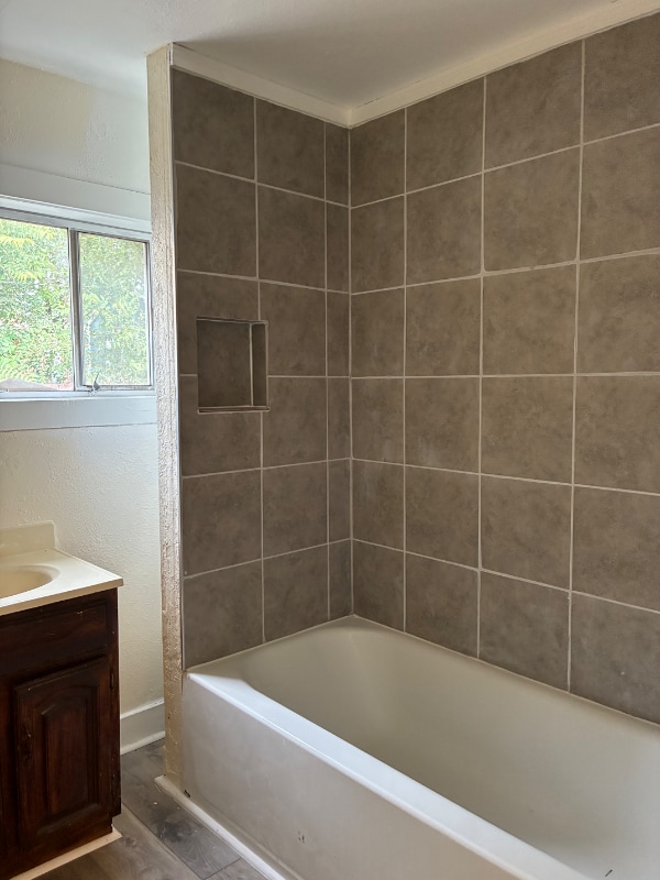 Photo - 3212 Cook St