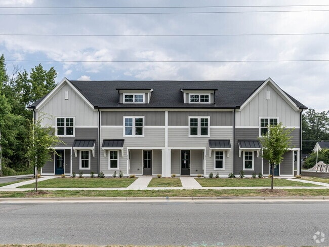 Building Photo - 313 E 4th St Rental