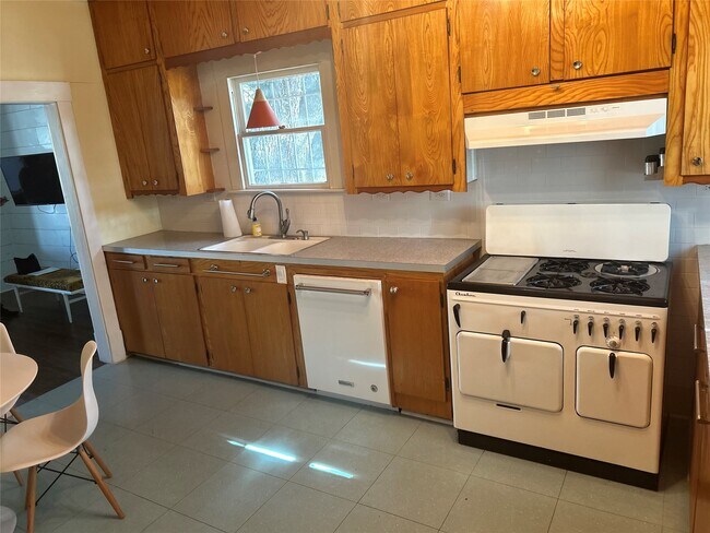 Photo - 122 Bedford St