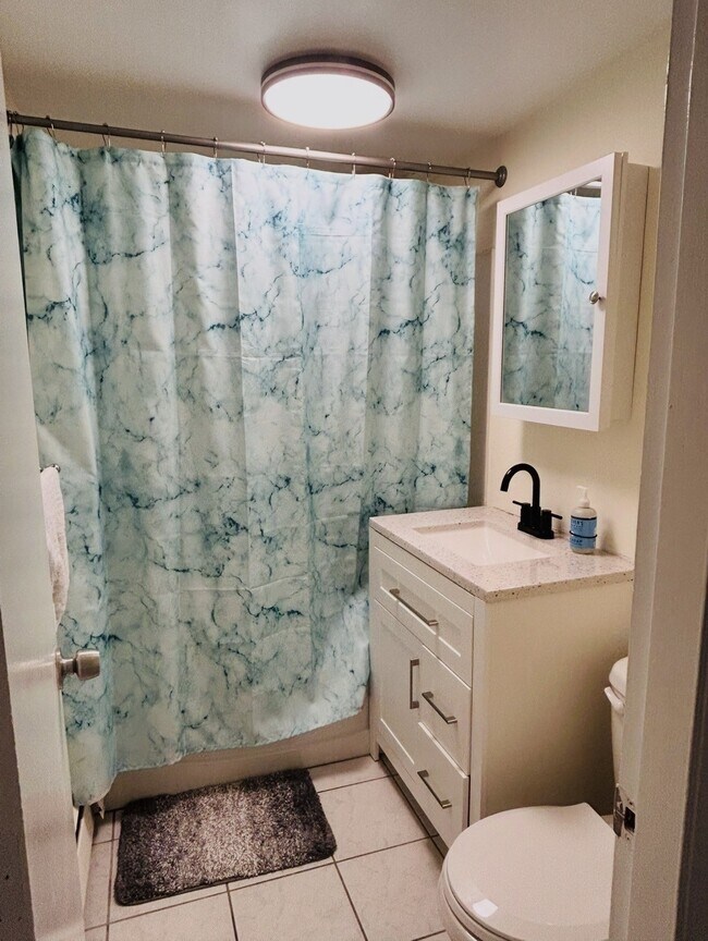 1 Colonial Dr Unit 1A