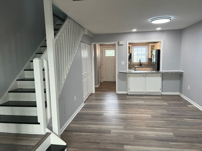Photo - 3400 N Oak St
