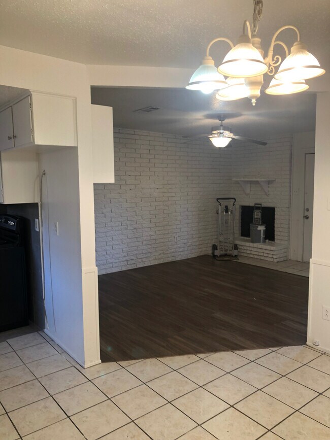 Photo - 2906 Lourdes St