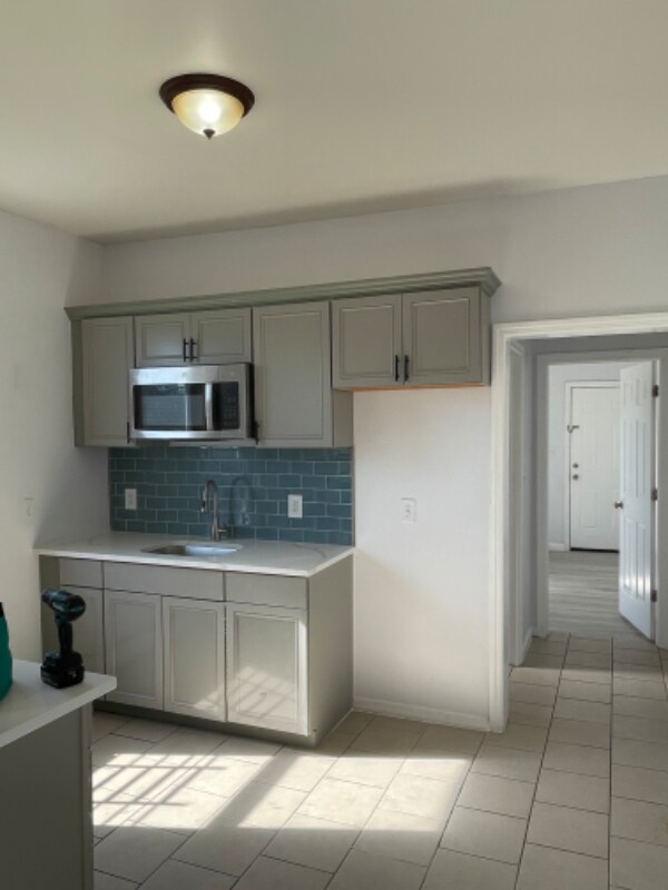 Photo - 587 Grove St