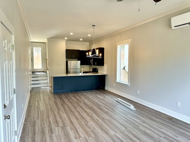 Photo - 400 Thompson St