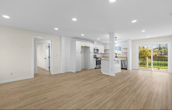 Photo - 19367 Lucille St