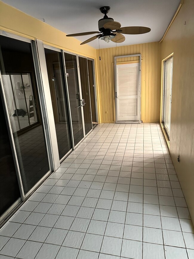 downstairs screen porche - 3115 N Palm Aire Dr