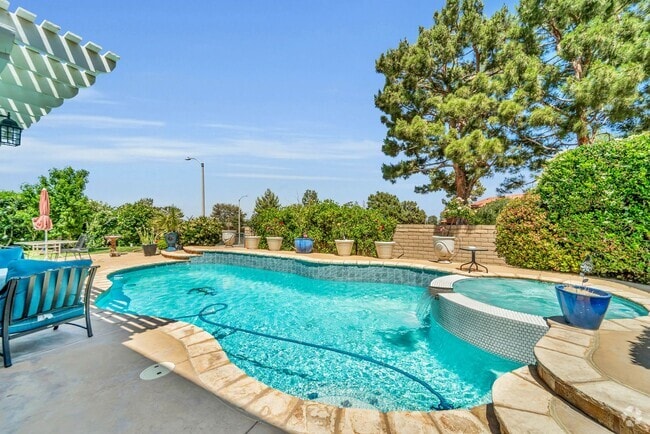Building Photo - West Palmdale 5+3 POOL/SMART HOME WITH SOLAR!