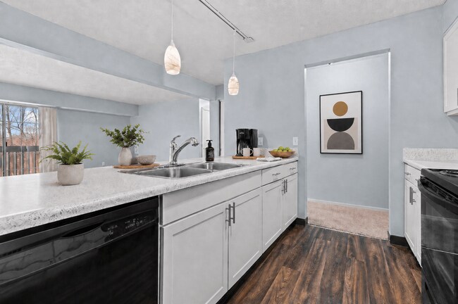 Fairfax Apartments - Lansing, MI