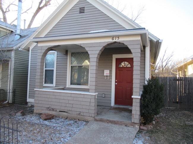 Building Photo - 615 E St Vrain St
