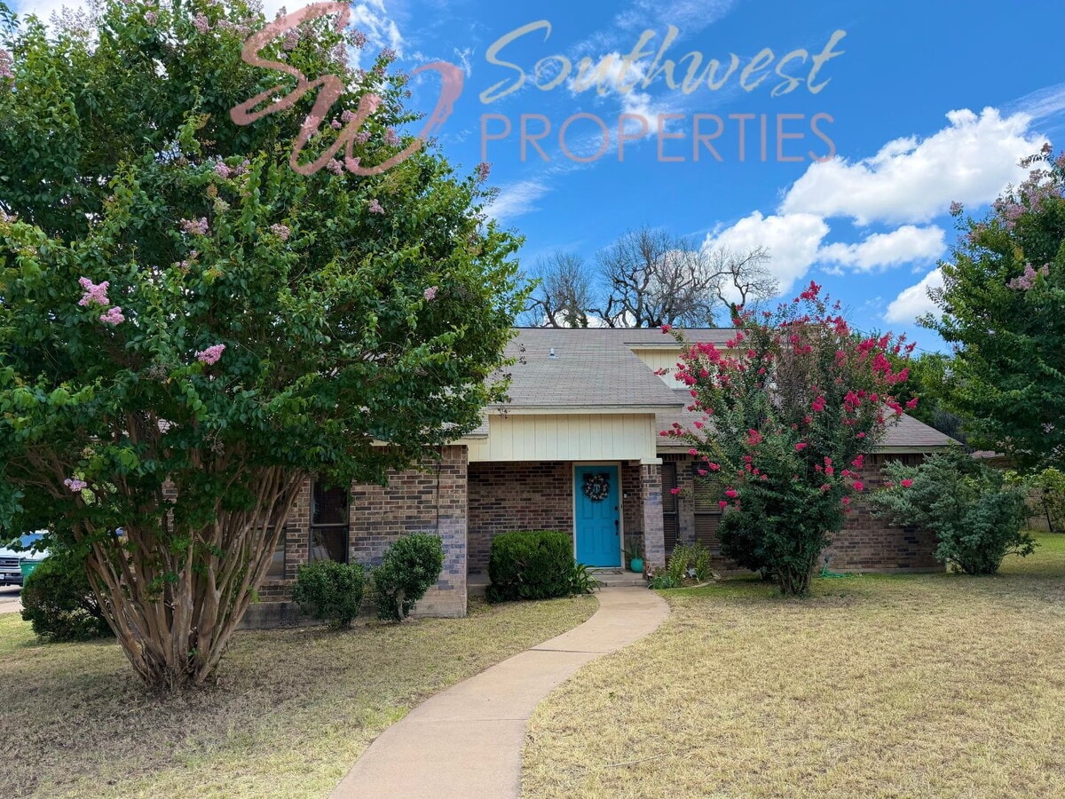 Photo - Spacious 3-Bedroom Home in an Established Neighborhood