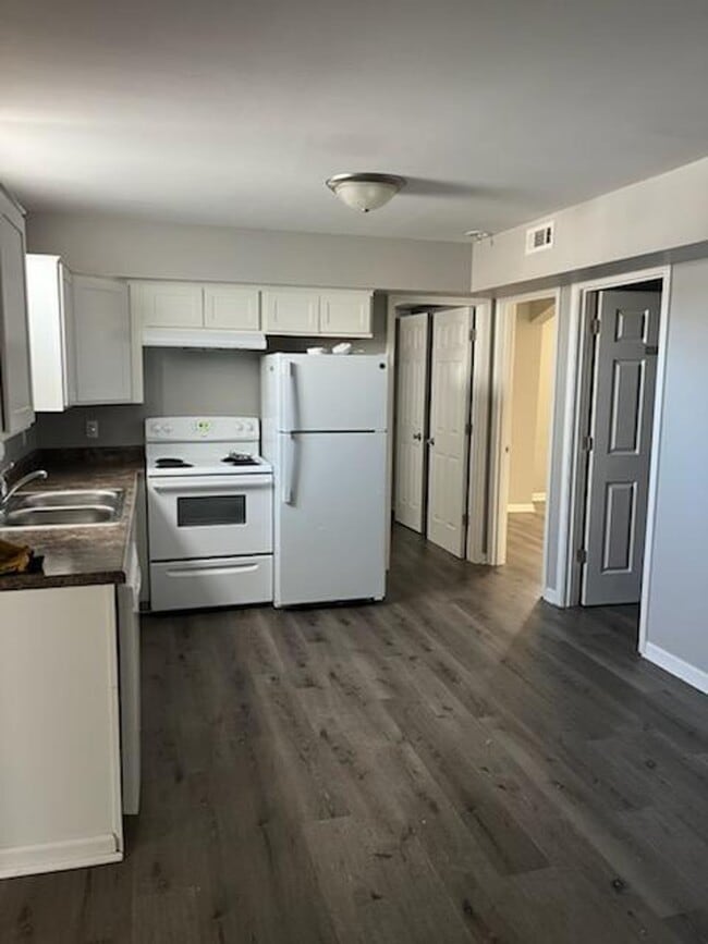 Building Photo - 1 Bedroom House in Country $650/Month Unit 2