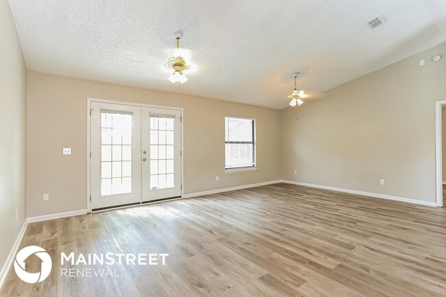 Photo - 140 Devoe St