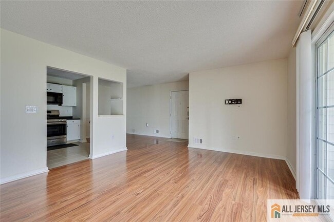 Photo - 69 Amberly Ct Unidad 165