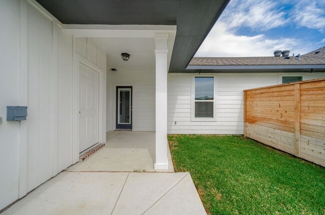 Photo - Bright & Cozy Townhome