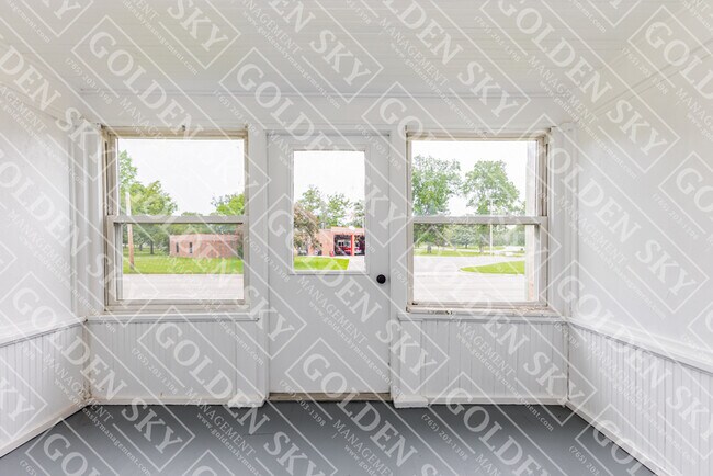 Photo - 811 E Memorial Dr