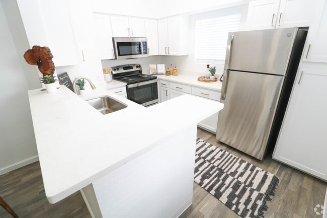 Albuquerque Apartments Near Cottonwood Mall