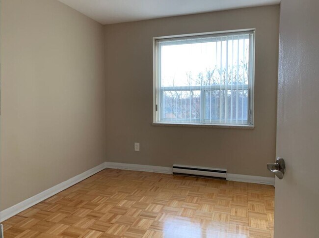 Photo - 365 Eglinton Ave E Unité 605