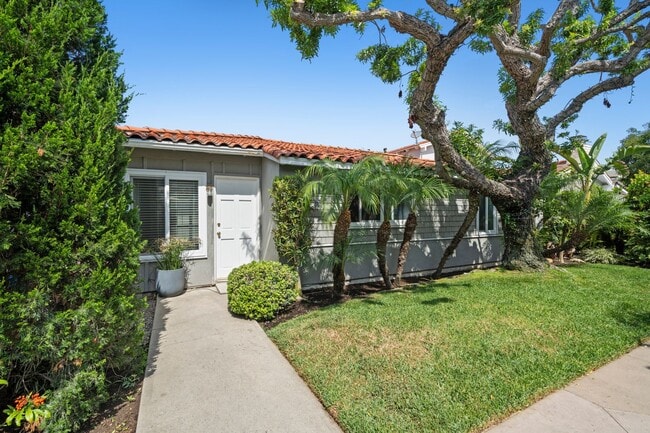 Building Photo - Lido Island Living at Its Best Rental