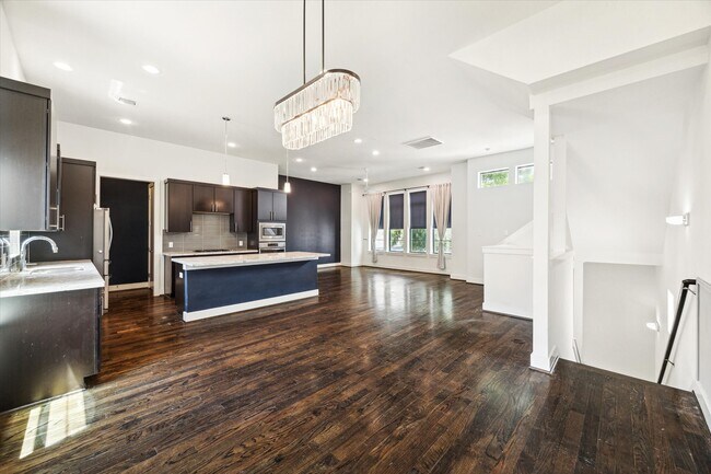 Photo - 1703 Weber St