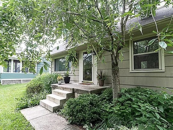 Entrada delantera - 224 Colonial Ave