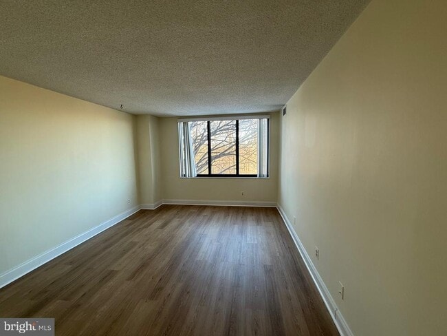 Photo - 5225 Pooks Hill Rd Unit 724N