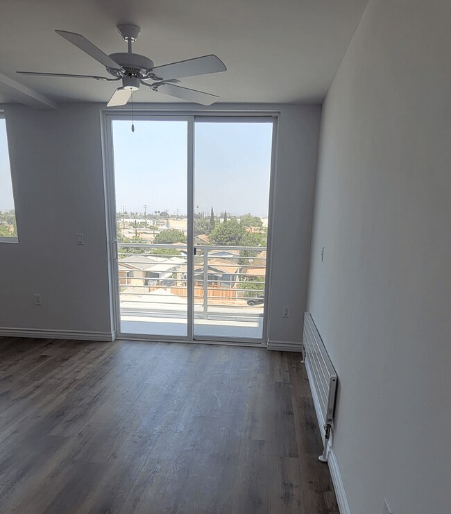 Photo - 321 E Florence Ave