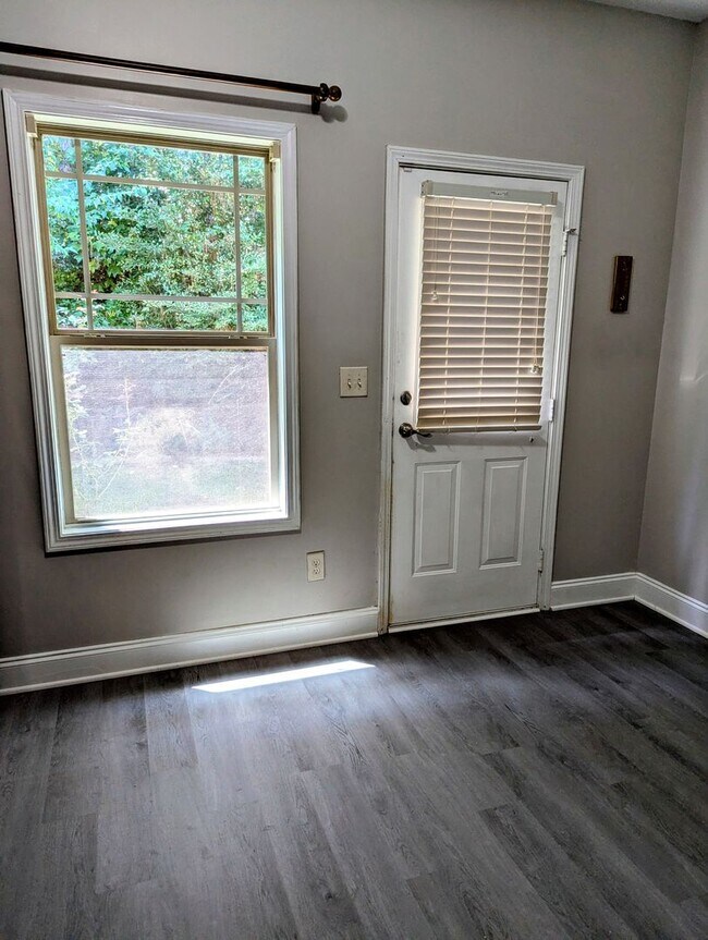 Photo - *Rent Special* 3 bedroom 2 bath home on th...