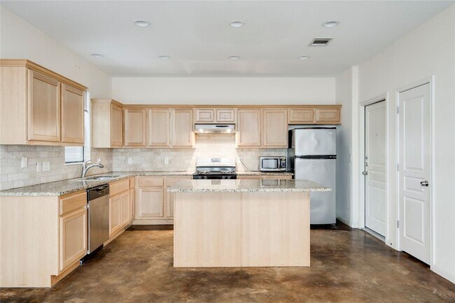 Photo - 1300 Chicon St