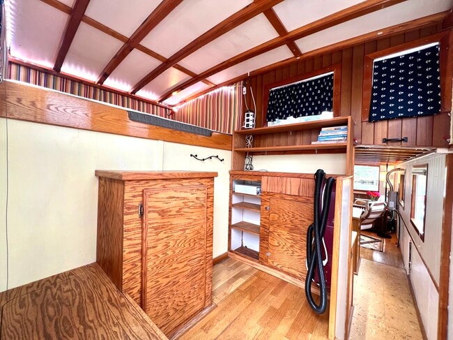 Photo - 2143 N Northlake Way