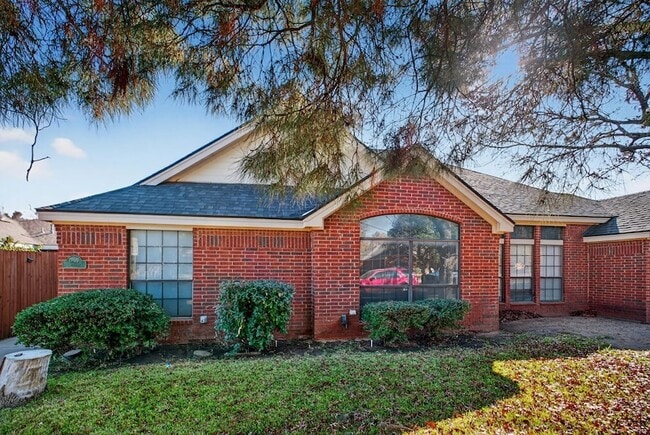 Photo - 1709 Castleford Rd