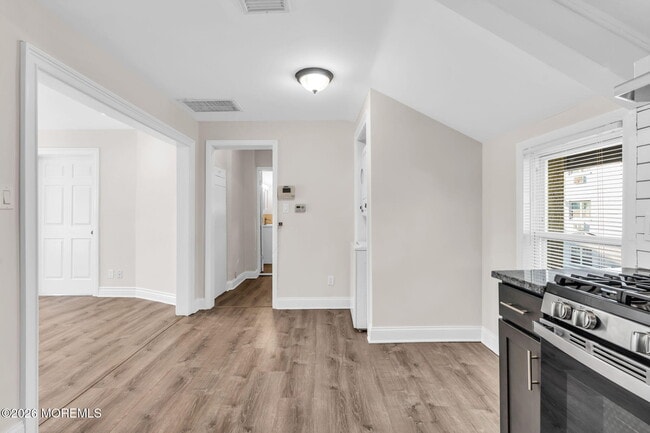 1004 Grand Ave Unit 2