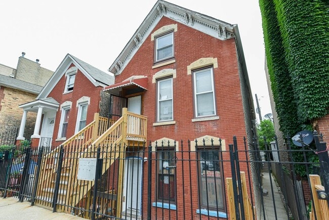 Building Photo - 1624 W Beach Ave Unit 1 Rental